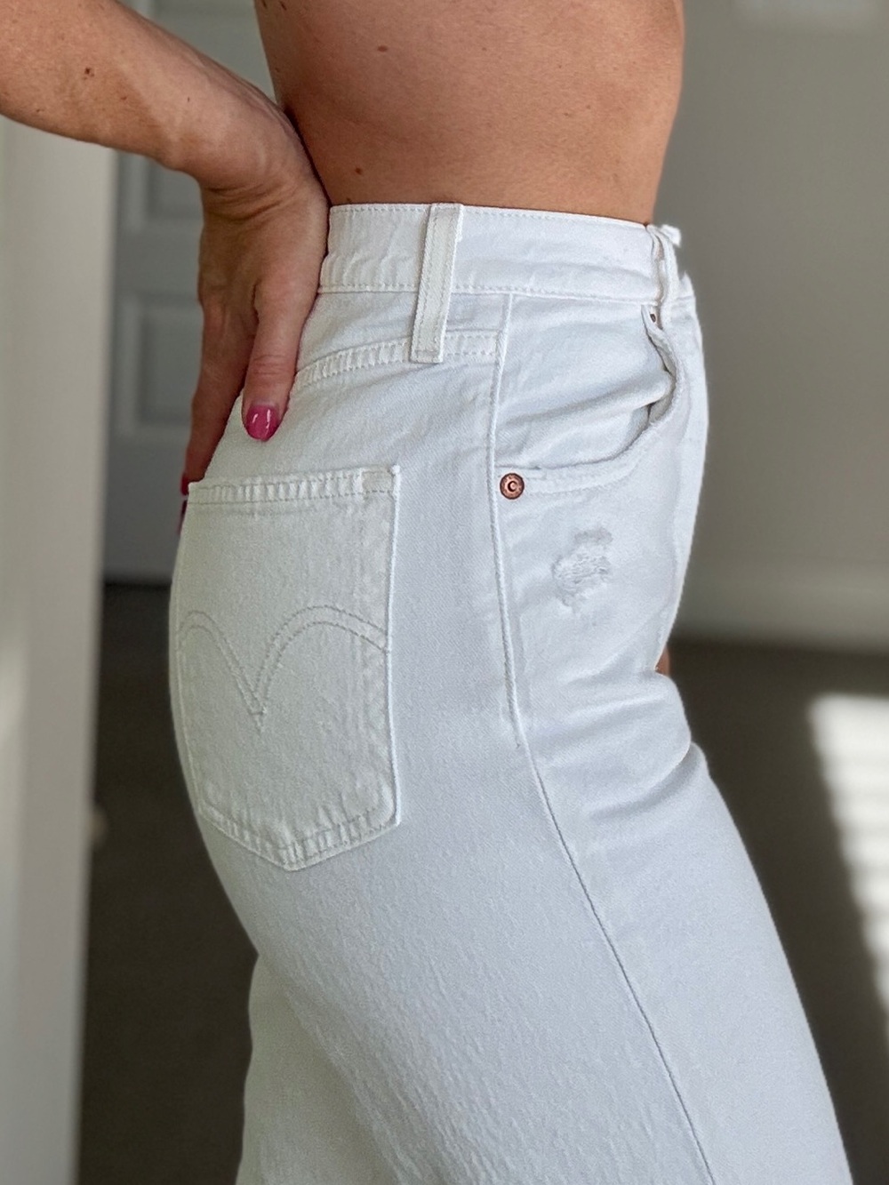 Levi’s Ribcage White Straight-Leg Jeans - Picture 5 of 10